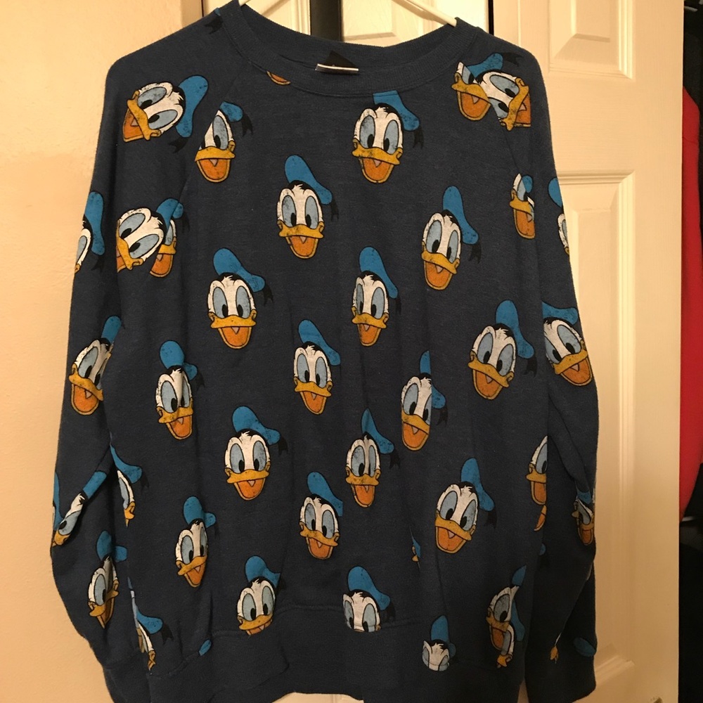 Disney Donald Duck sweatshirt size xl.